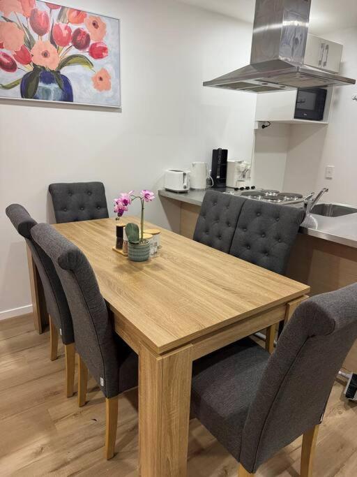 Stunning 3 Bd - 2 Bth City Apt - Pool & Carpark Окленд Экстерьер фото